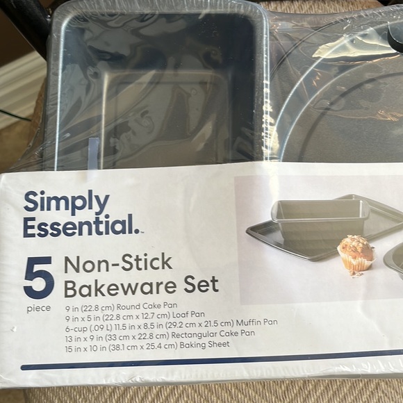 Simply Essential non- stick Bakeware - Picture 6 of 6
